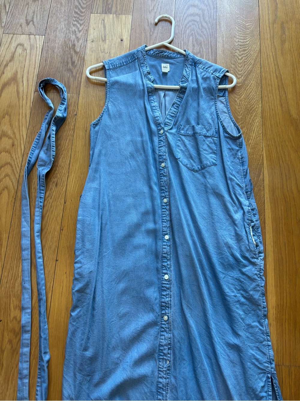 GAP Sleeveless Button-Front Chambray Dress in Light Blue